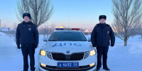 В Алтайском крае сотрудники ДПС помогли замерзающим пассажирам автобуса - Газета Бийский рабочий